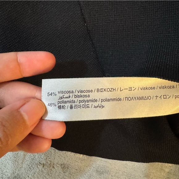 Zara Black Sleeveless Crop Top

#1258 - Picture 4 of 6